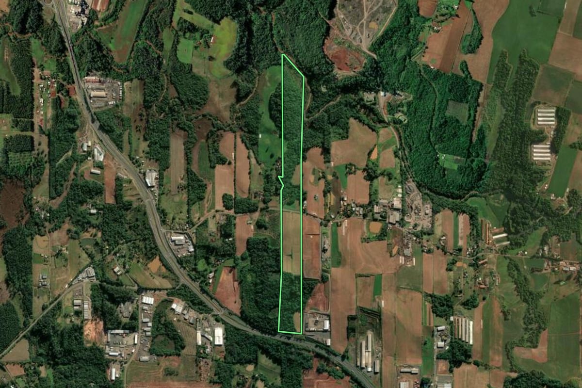 Imagem de satélite do imóvel rural em Estrela (RS), com o contorno declarado no CAR desenhado por cima.