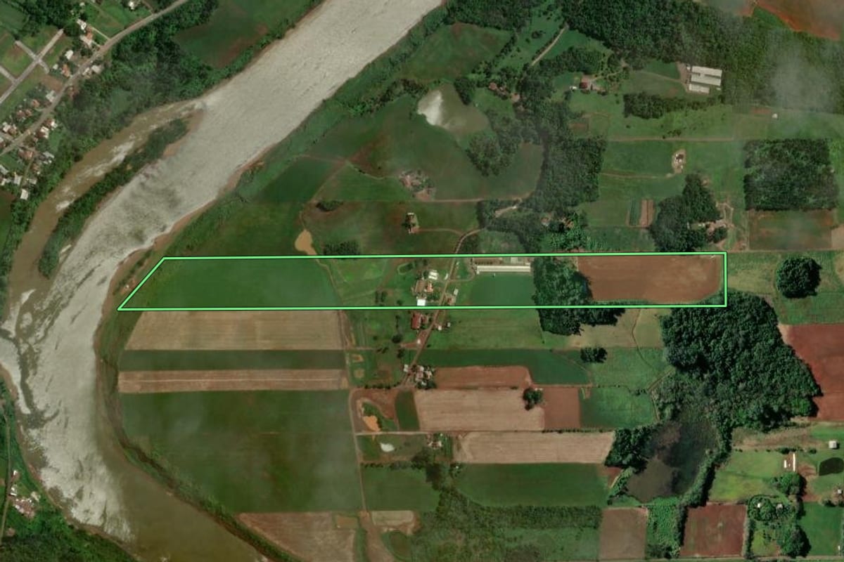 Imagem de satélite do imóvel rural em Estrela (RS), com o contorno declarado no CAR desenhado por cima.