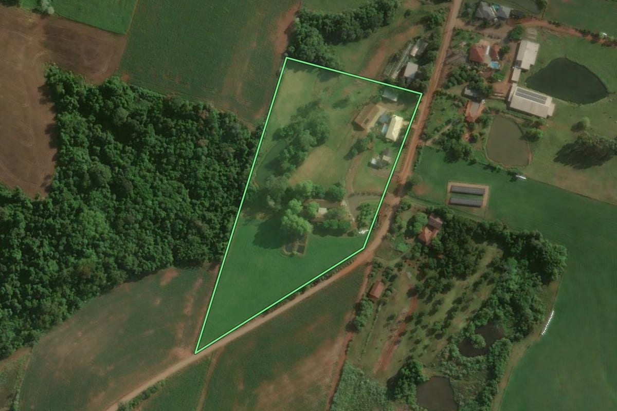 Imagem de satélite do imóvel rural em Estrela (RS), com o contorno declarado no CAR desenhado por cima.