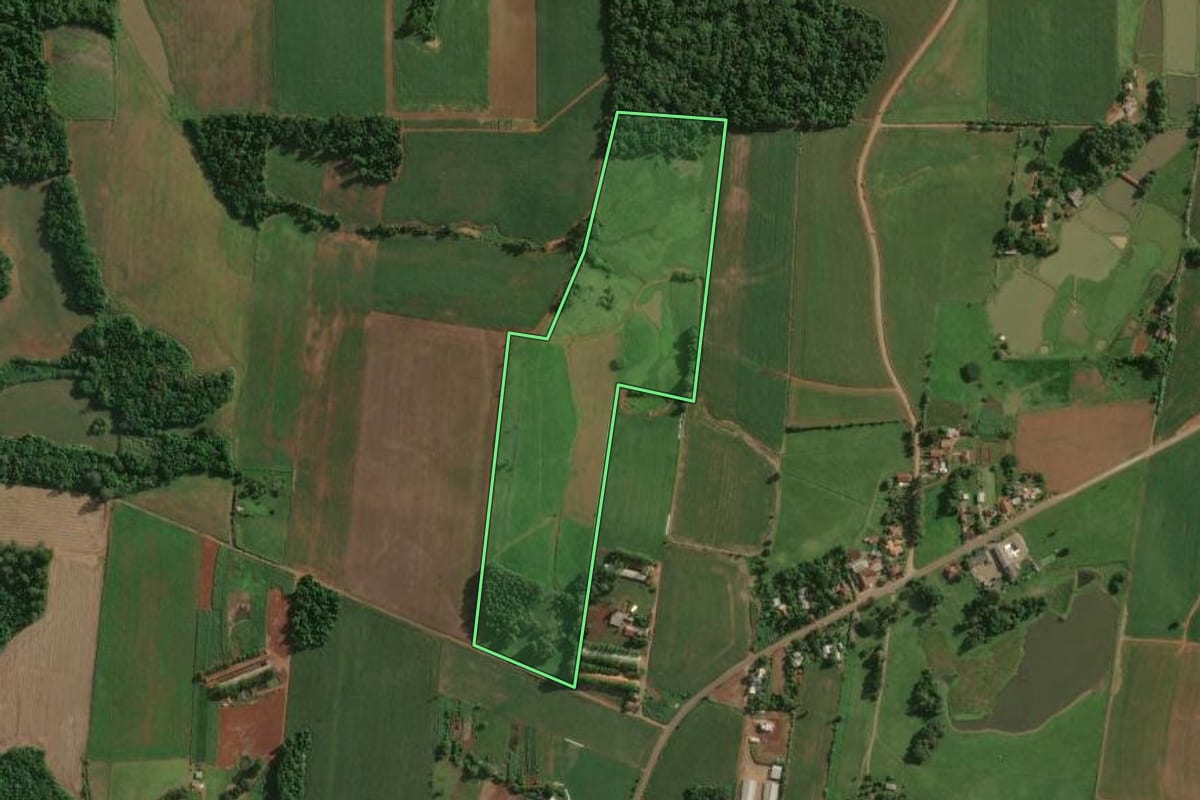 Imagem de satélite do imóvel rural em Estrela (RS), com o contorno declarado no CAR desenhado por cima.