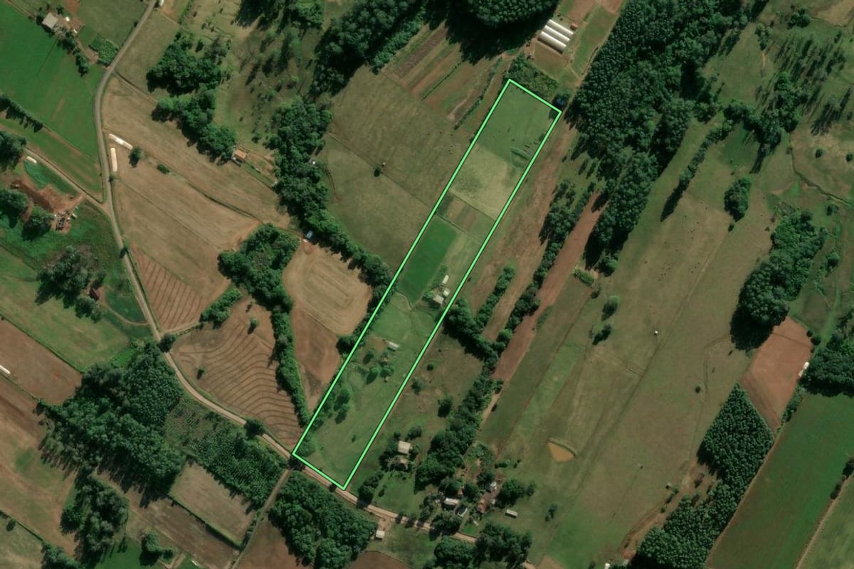 Imagem de satélite do imóvel rural em Estrela (RS), com o contorno declarado no CAR desenhado por cima.