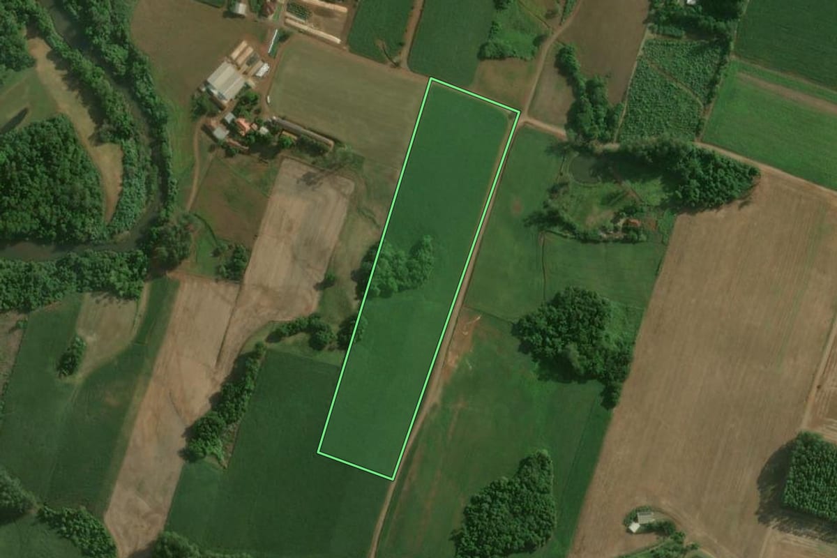Imagem de satélite do imóvel rural em Estrela (RS), com o contorno declarado no CAR desenhado por cima.