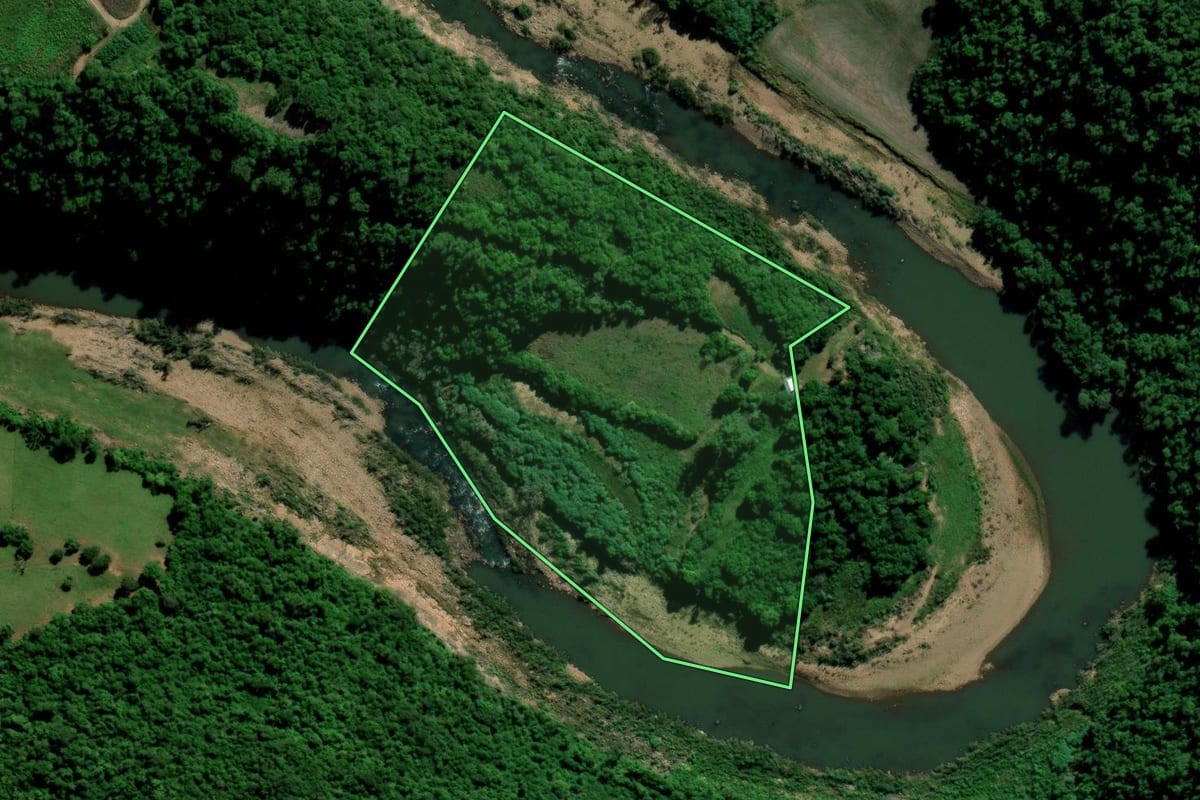 Imagem de satélite do imóvel rural em Estrela Velha (RS), com o contorno declarado no CAR desenhado por cima.