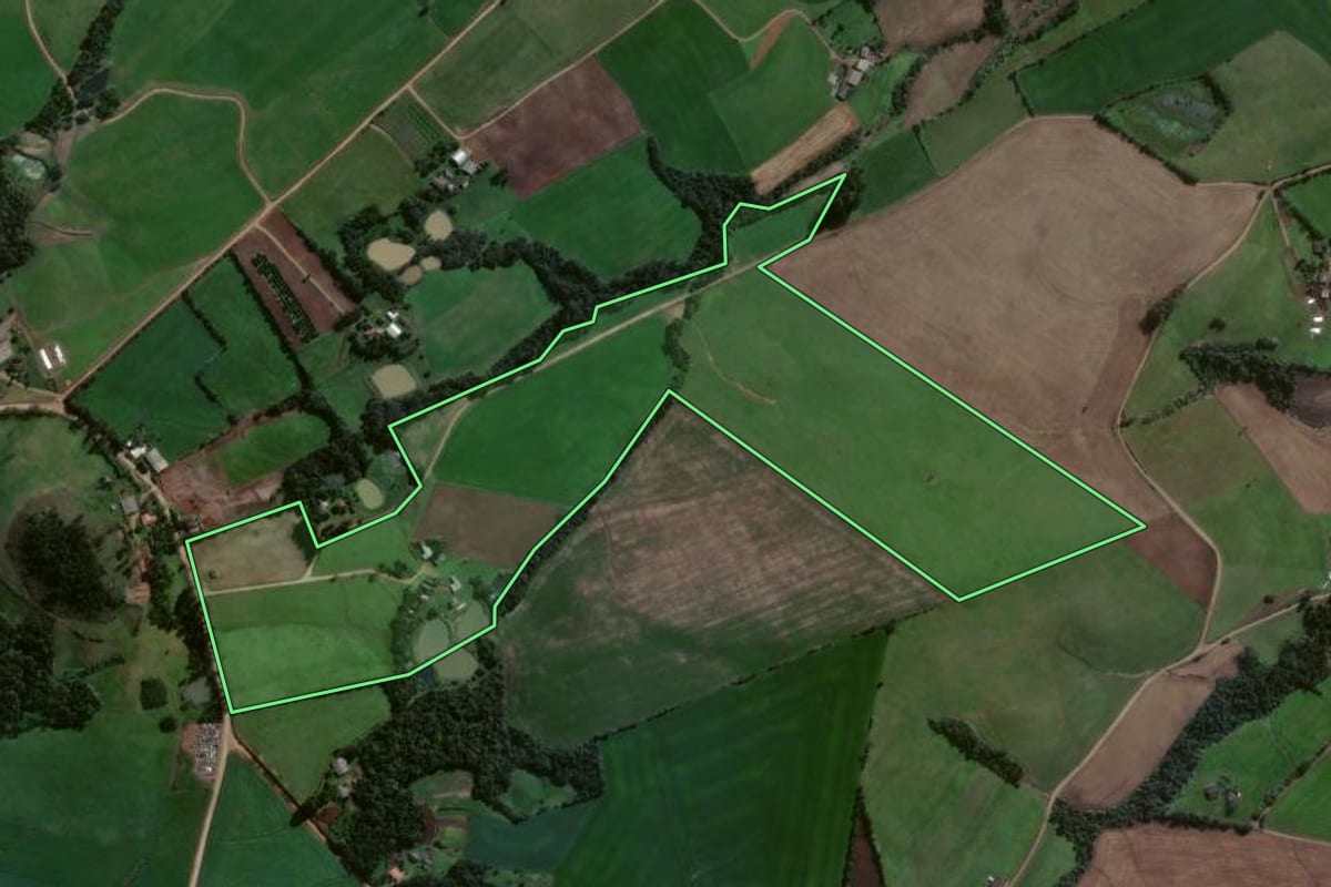 Imagem de satélite do imóvel rural em Estrela Velha (RS), com o contorno declarado no CAR desenhado por cima.