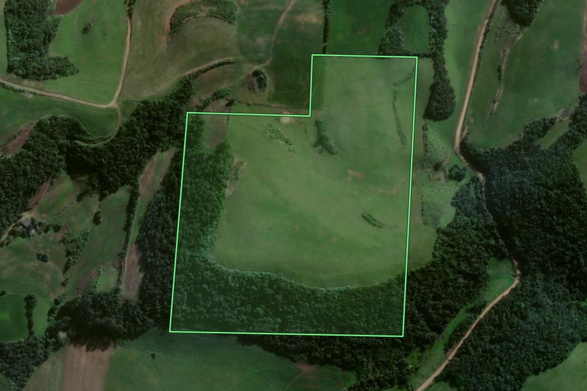 Imagem de satélite do imóvel rural em Estrela Velha (RS), com o contorno declarado no CAR desenhado por cima.