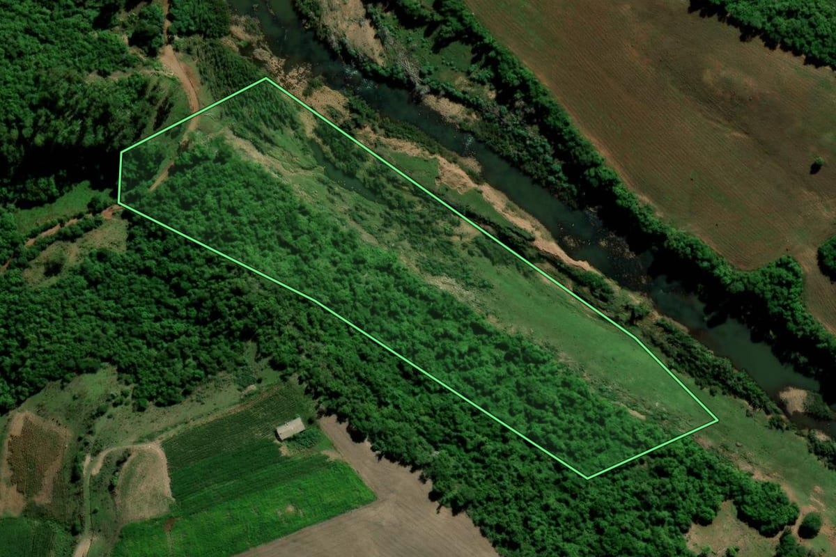 Imagem de satélite do imóvel rural em Estrela Velha (RS), com o contorno declarado no CAR desenhado por cima.