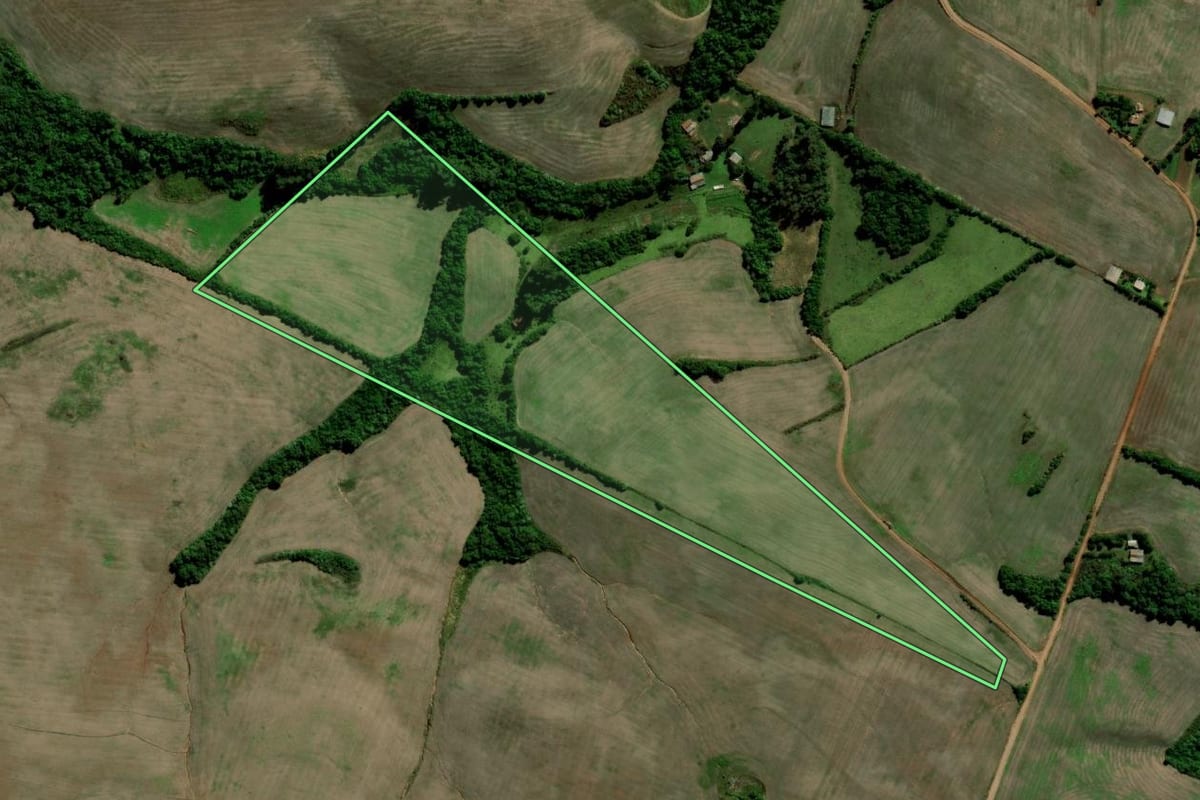 Imagem de satélite do imóvel rural em Estrela Velha (RS), com o contorno declarado no CAR desenhado por cima.