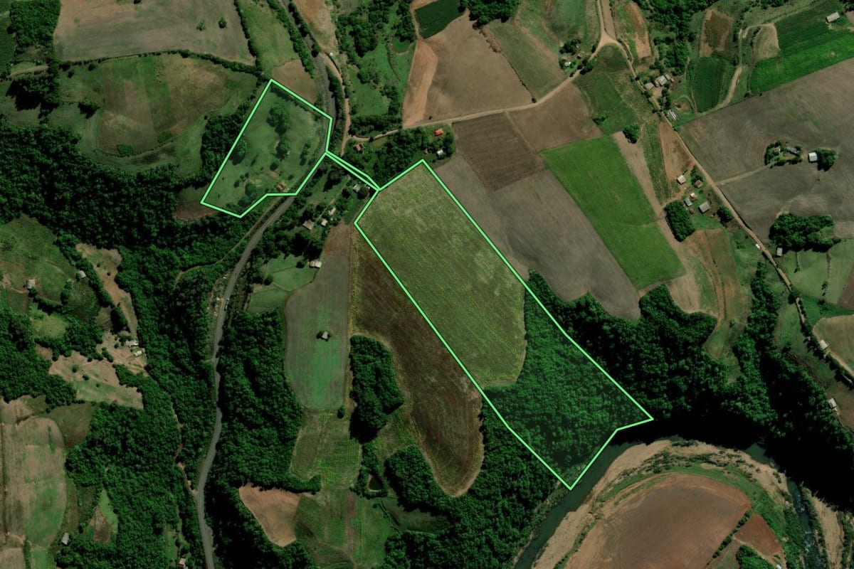Imagem de satélite do imóvel rural em Estrela Velha (RS), com o contorno declarado no CAR desenhado por cima.