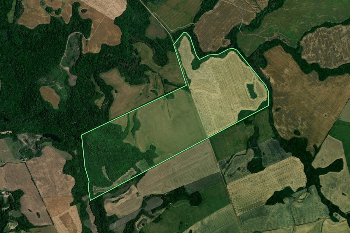Imagem de satélite do imóvel rural em Estrela Velha (RS), com o contorno declarado no CAR desenhado por cima.