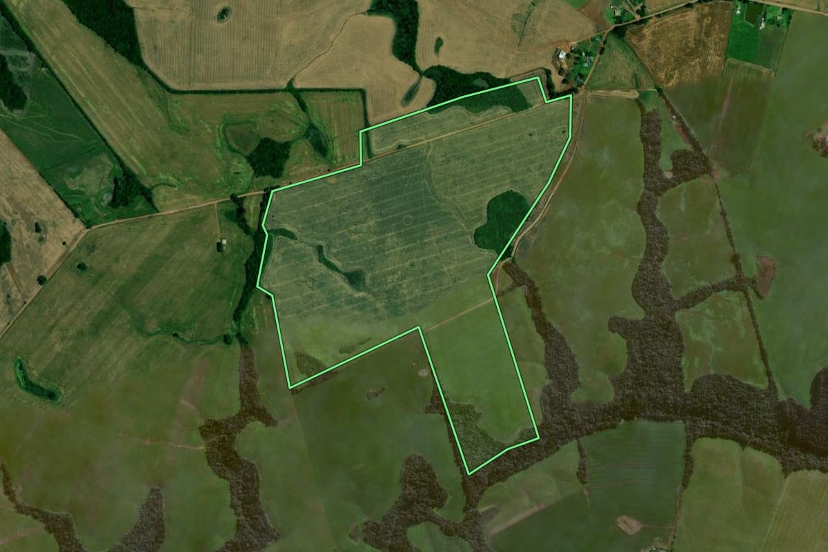 Imagem de satélite do imóvel rural em Estrela Velha (RS), com o contorno declarado no CAR desenhado por cima.