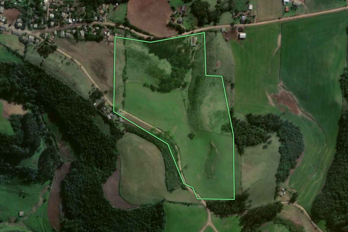 Imagem de satélite do imóvel rural em Estrela Velha (RS), com o contorno declarado no CAR desenhado por cima.