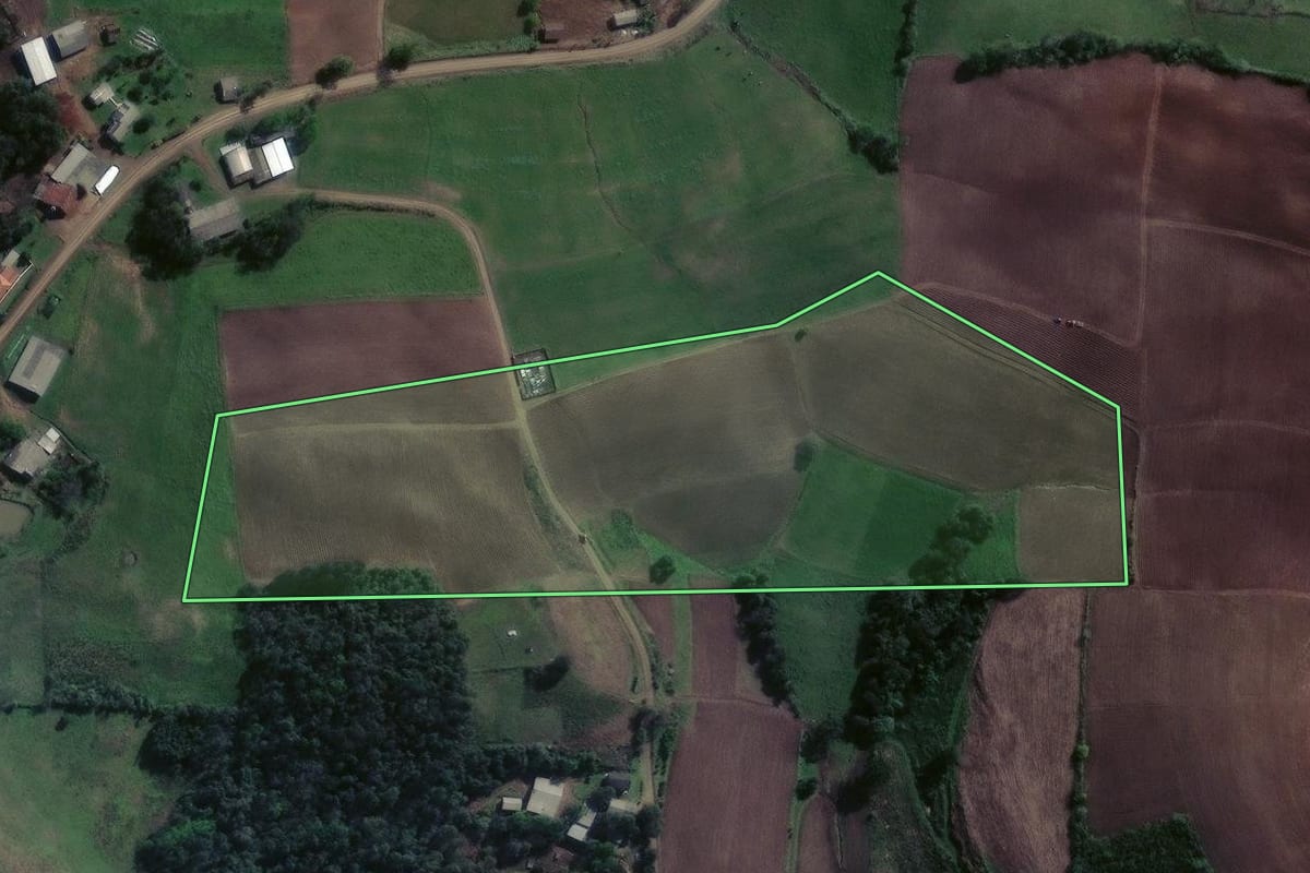 Imagem de satélite do imóvel rural em Estrela Velha (RS), com o contorno declarado no CAR desenhado por cima.