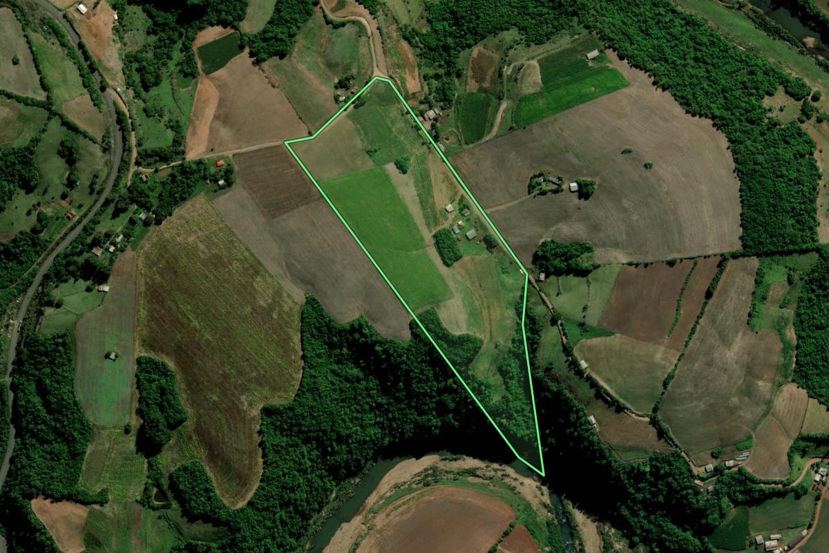 Imagem de satélite do imóvel rural em Estrela Velha (RS), com o contorno declarado no CAR desenhado por cima.