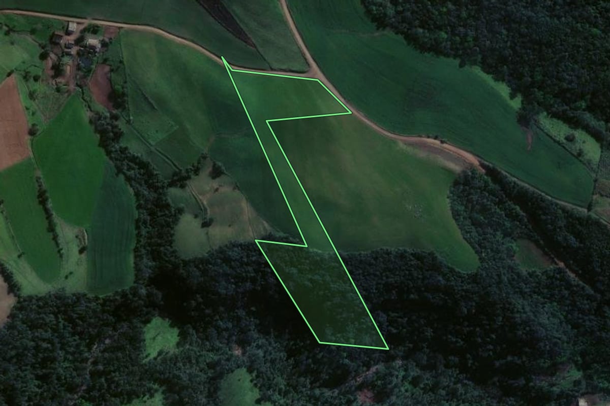 Imagem de satélite do imóvel rural em Estrela Velha (RS), com o contorno declarado no CAR desenhado por cima.
