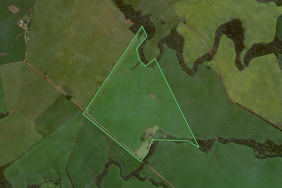 Imagem de satélite do imóvel rural em Estrela Velha (RS), com o contorno declarado no CAR desenhado por cima.