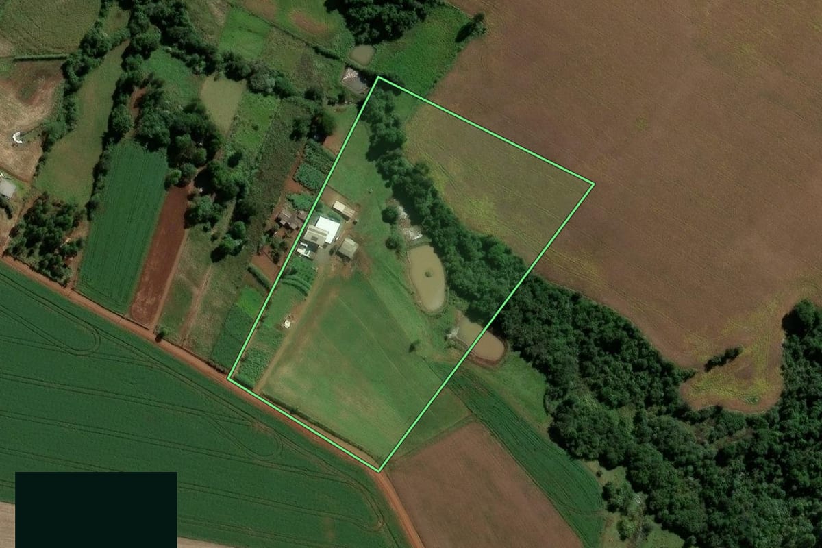 Imagem de satélite do imóvel rural em Eugênio de Castro (RS), com o contorno declarado no CAR desenhado por cima.
