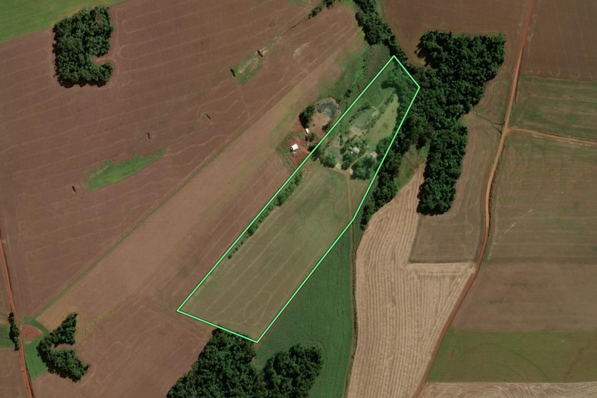 Imagem de satélite do imóvel rural em Eugênio de Castro (RS), com o contorno declarado no CAR desenhado por cima.