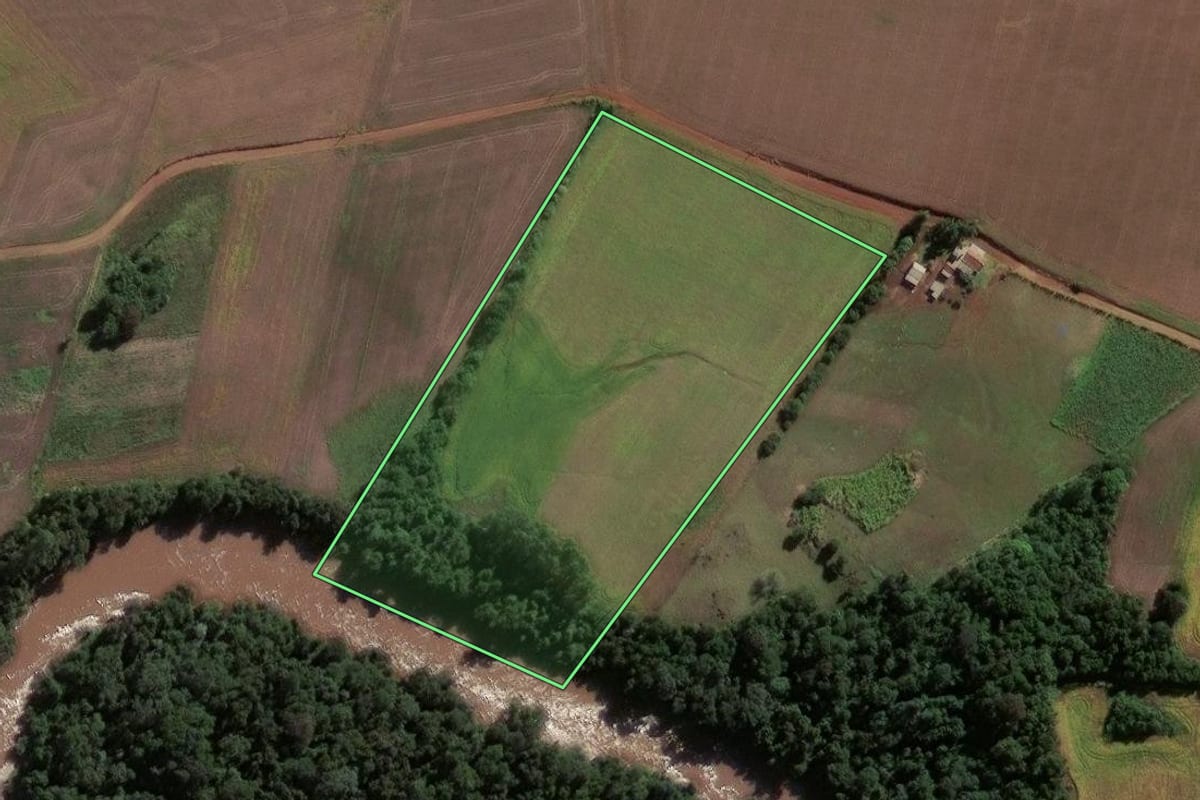 Imagem de satélite do imóvel rural em Eugênio de Castro (RS), com o contorno declarado no CAR desenhado por cima.