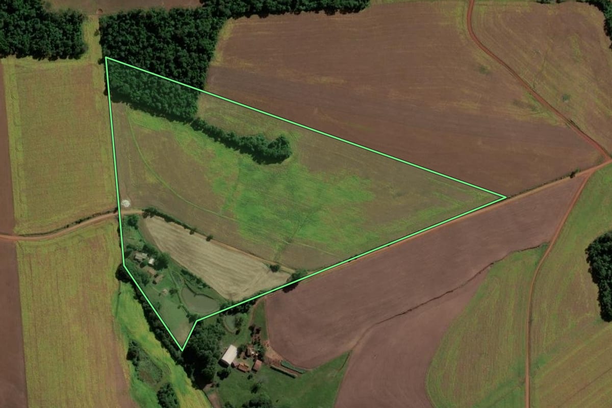 Imagem de satélite do imóvel rural em Eugênio de Castro (RS), com o contorno declarado no CAR desenhado por cima.