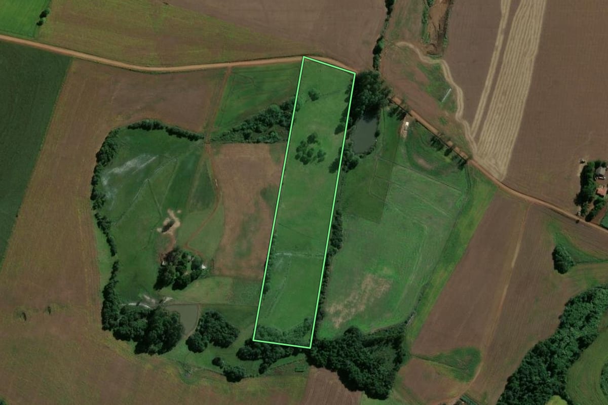 Imagem de satélite do imóvel rural em Eugênio de Castro (RS), com o contorno declarado no CAR desenhado por cima.