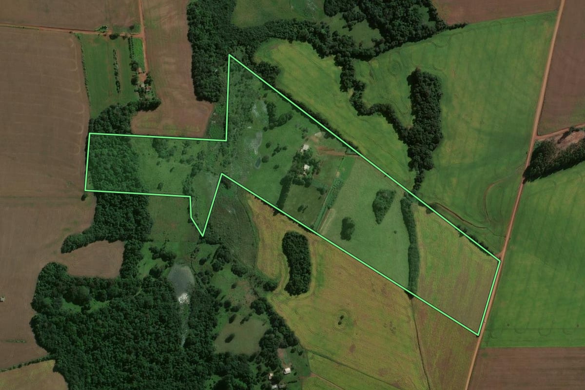 Imagem de satélite do imóvel rural em Eugênio de Castro (RS), com o contorno declarado no CAR desenhado por cima.