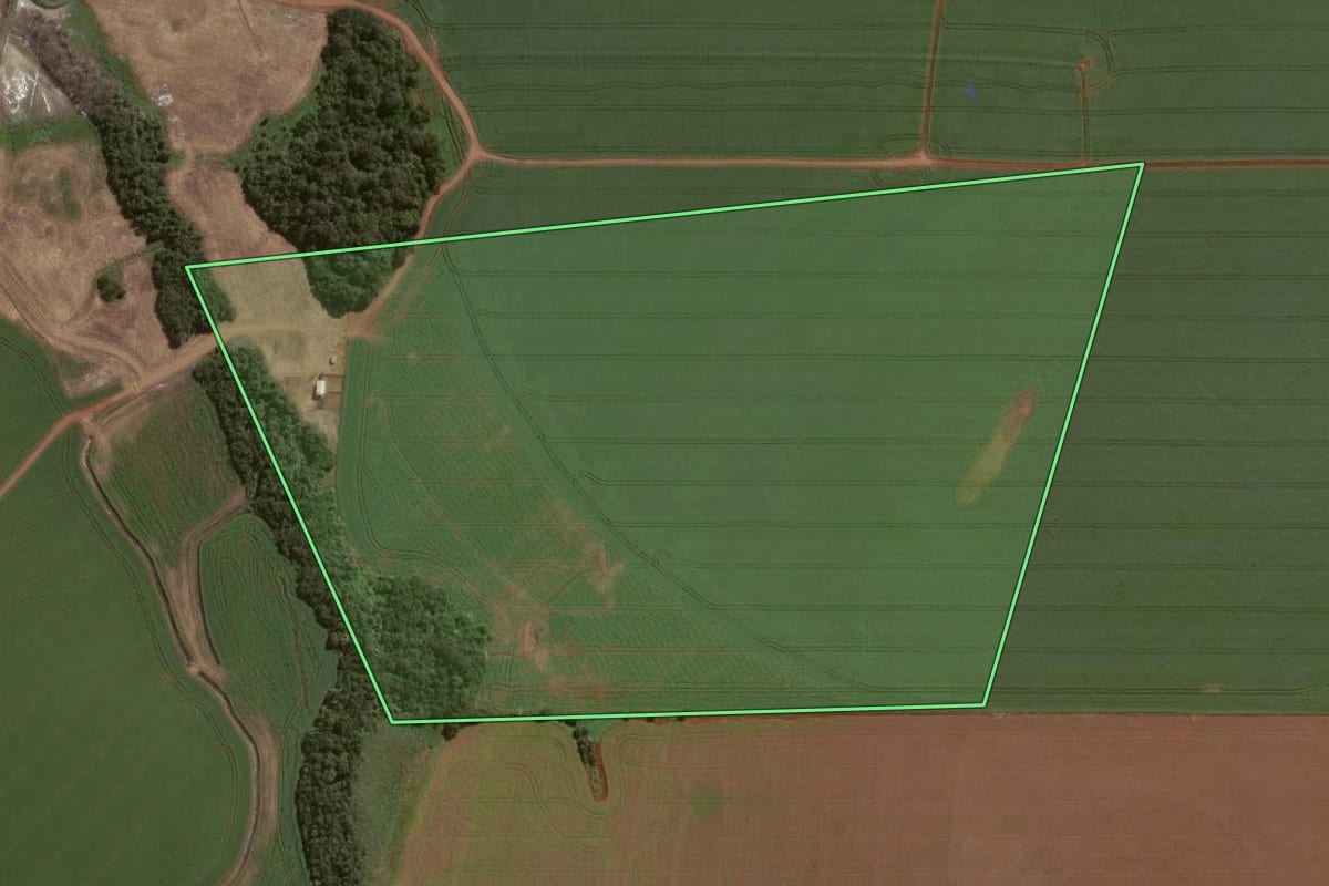 Imagem de satélite do imóvel rural em Eugênio de Castro (RS), com o contorno declarado no CAR desenhado por cima.