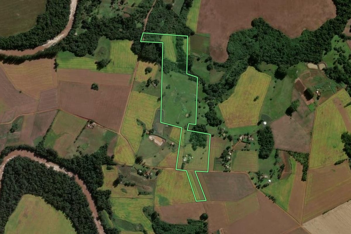 Imagem de satélite do imóvel rural em Eugênio de Castro (RS), com o contorno declarado no CAR desenhado por cima.