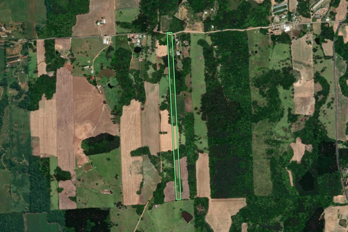 Imagem de satélite do imóvel rural em Fagundes Varela (RS), com o contorno declarado no CAR desenhado por cima.
