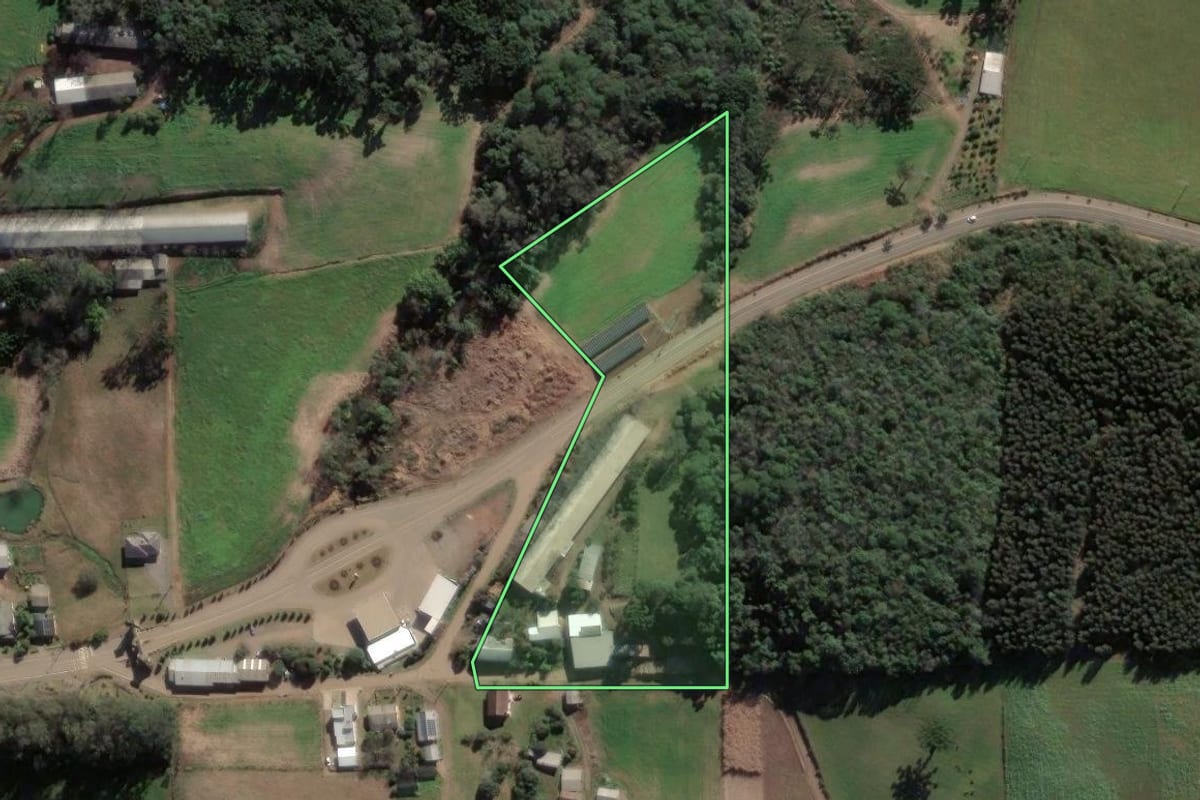 Imagem de satélite do imóvel rural em Fagundes Varela (RS), com o contorno declarado no CAR desenhado por cima.