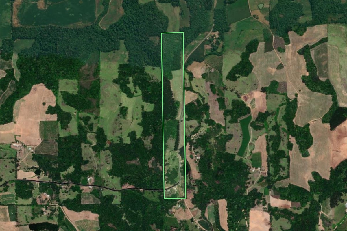 Imagem de satélite do imóvel rural em Fagundes Varela (RS), com o contorno declarado no CAR desenhado por cima.