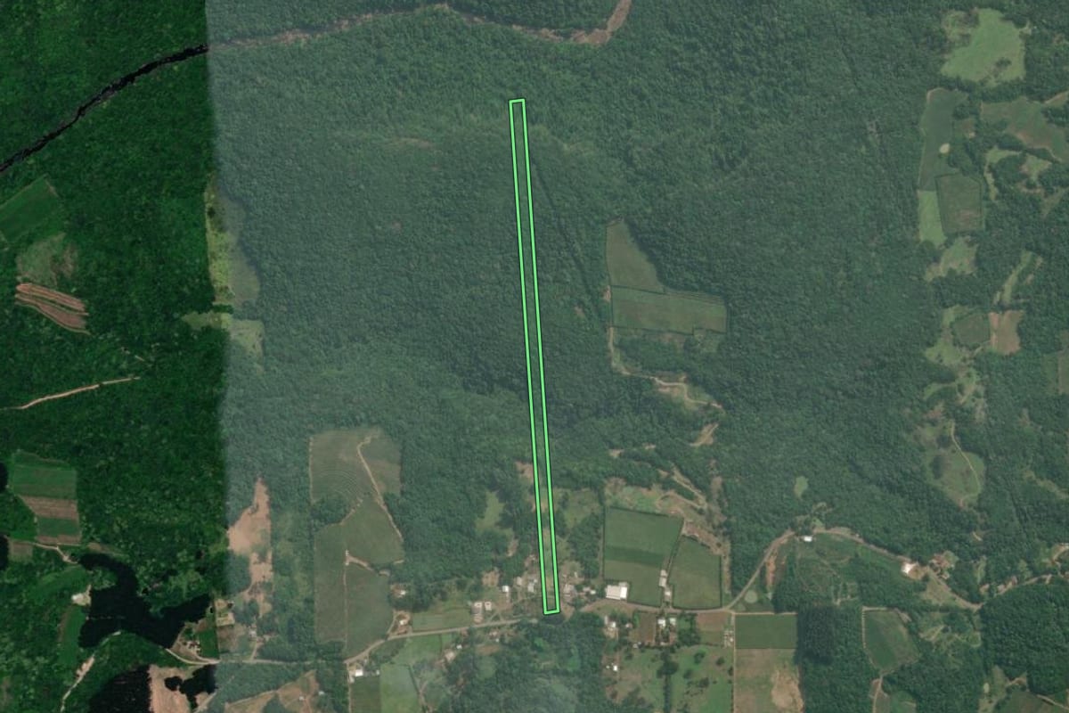 Imagem de satélite do imóvel rural em Fagundes Varela (RS), com o contorno declarado no CAR desenhado por cima.