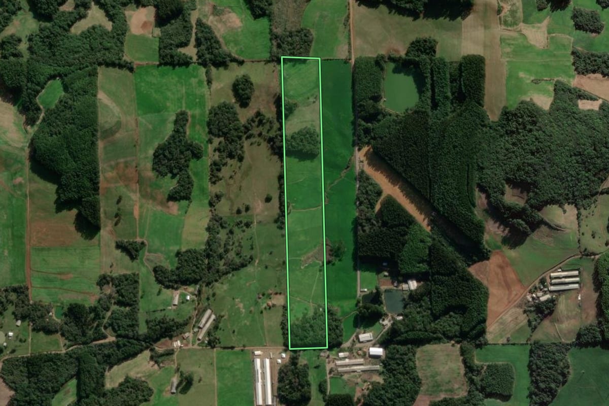 Imagem de satélite do imóvel rural em Fagundes Varela (RS), com o contorno declarado no CAR desenhado por cima.
