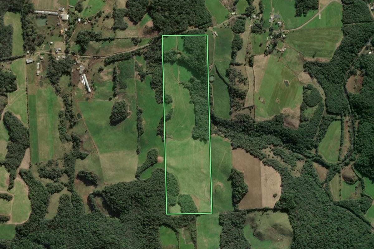 Imagem de satélite do imóvel rural em Fagundes Varela (RS), com o contorno declarado no CAR desenhado por cima.