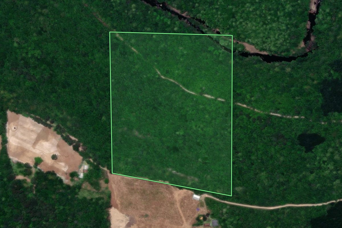 Imagem de satélite do imóvel rural em Fagundes Varela (RS), com o contorno declarado no CAR desenhado por cima.
