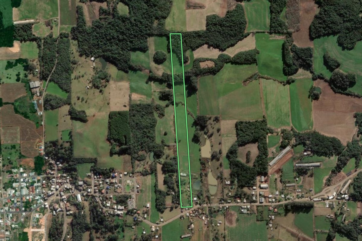 Imagem de satélite do imóvel rural em Fagundes Varela (RS), com o contorno declarado no CAR desenhado por cima.