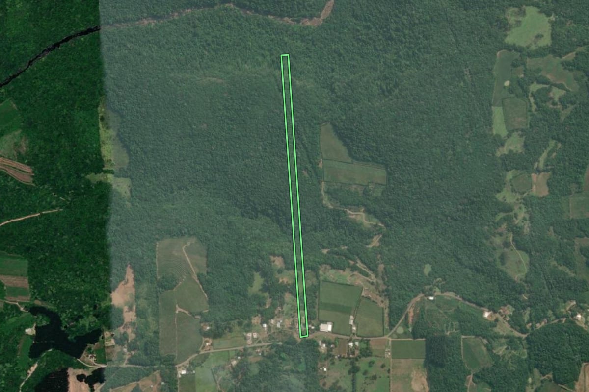 Imagem de satélite do imóvel rural em Fagundes Varela (RS), com o contorno declarado no CAR desenhado por cima.
