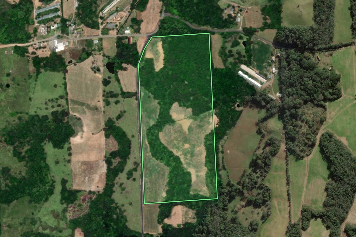 Imagem de satélite do imóvel rural em Fagundes Varela (RS), com o contorno declarado no CAR desenhado por cima.