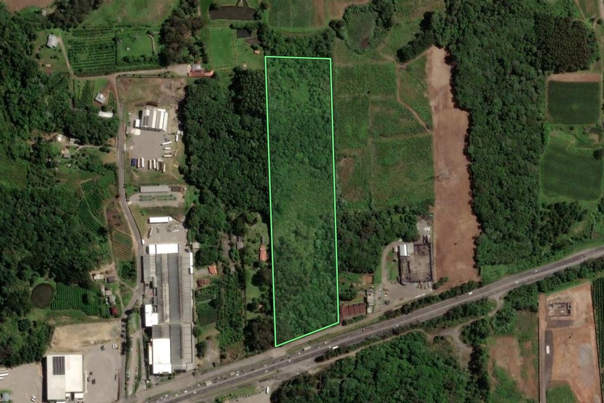 Imagem de satélite do imóvel rural em Farroupilha (RS), com o contorno declarado no CAR desenhado por cima.