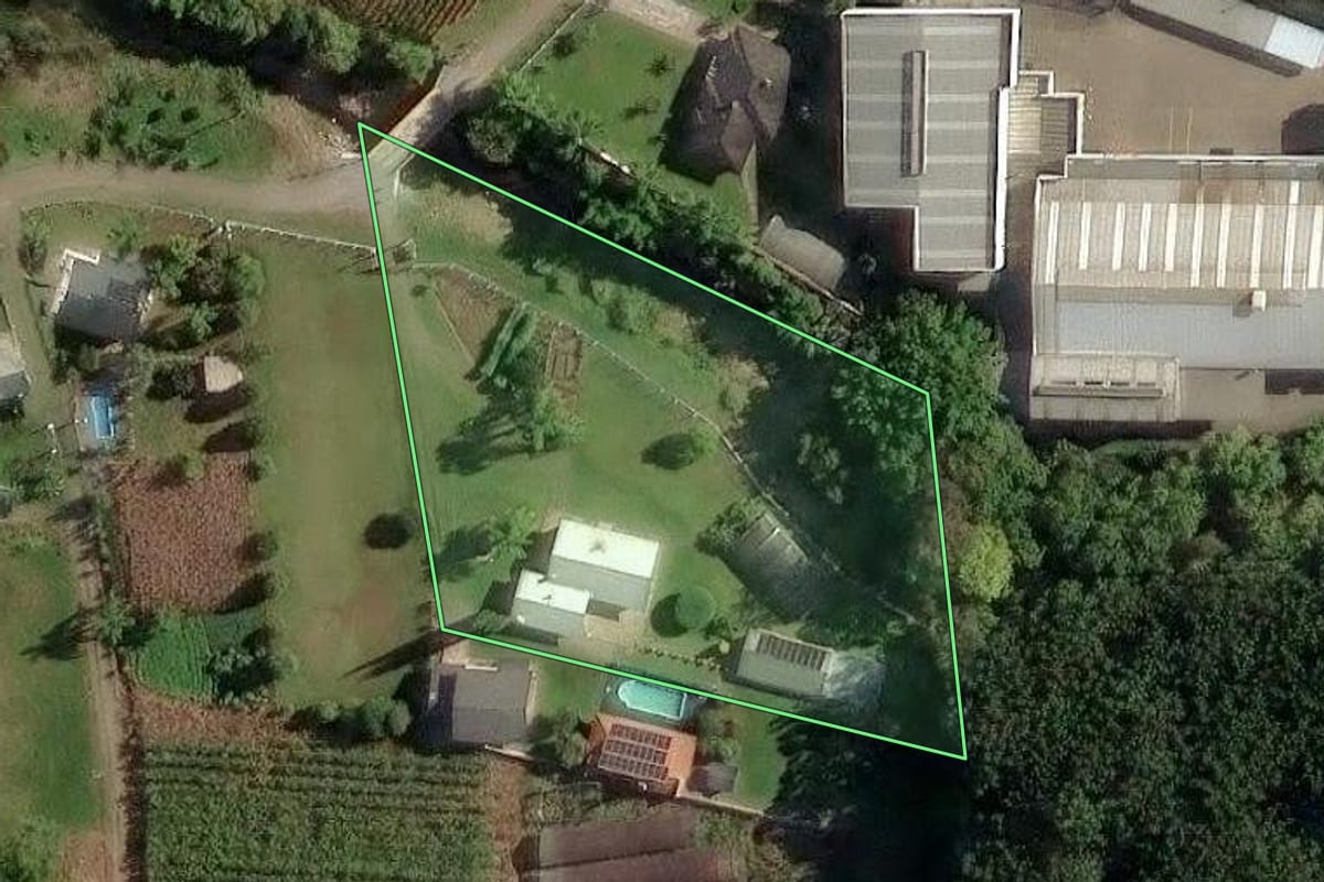Imagem de satélite do imóvel rural em Farroupilha (RS), com o contorno declarado no CAR desenhado por cima.