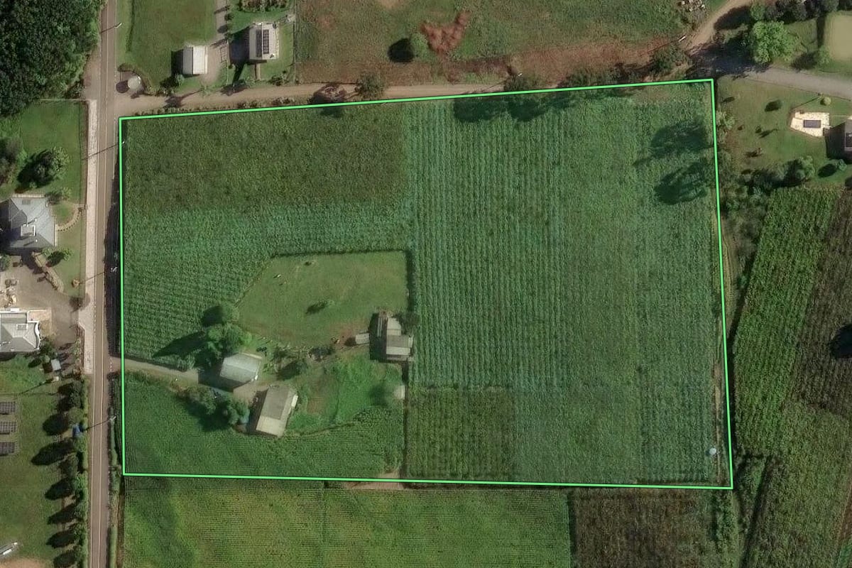 Imagem de satélite do imóvel rural em Farroupilha (RS), com o contorno declarado no CAR desenhado por cima.