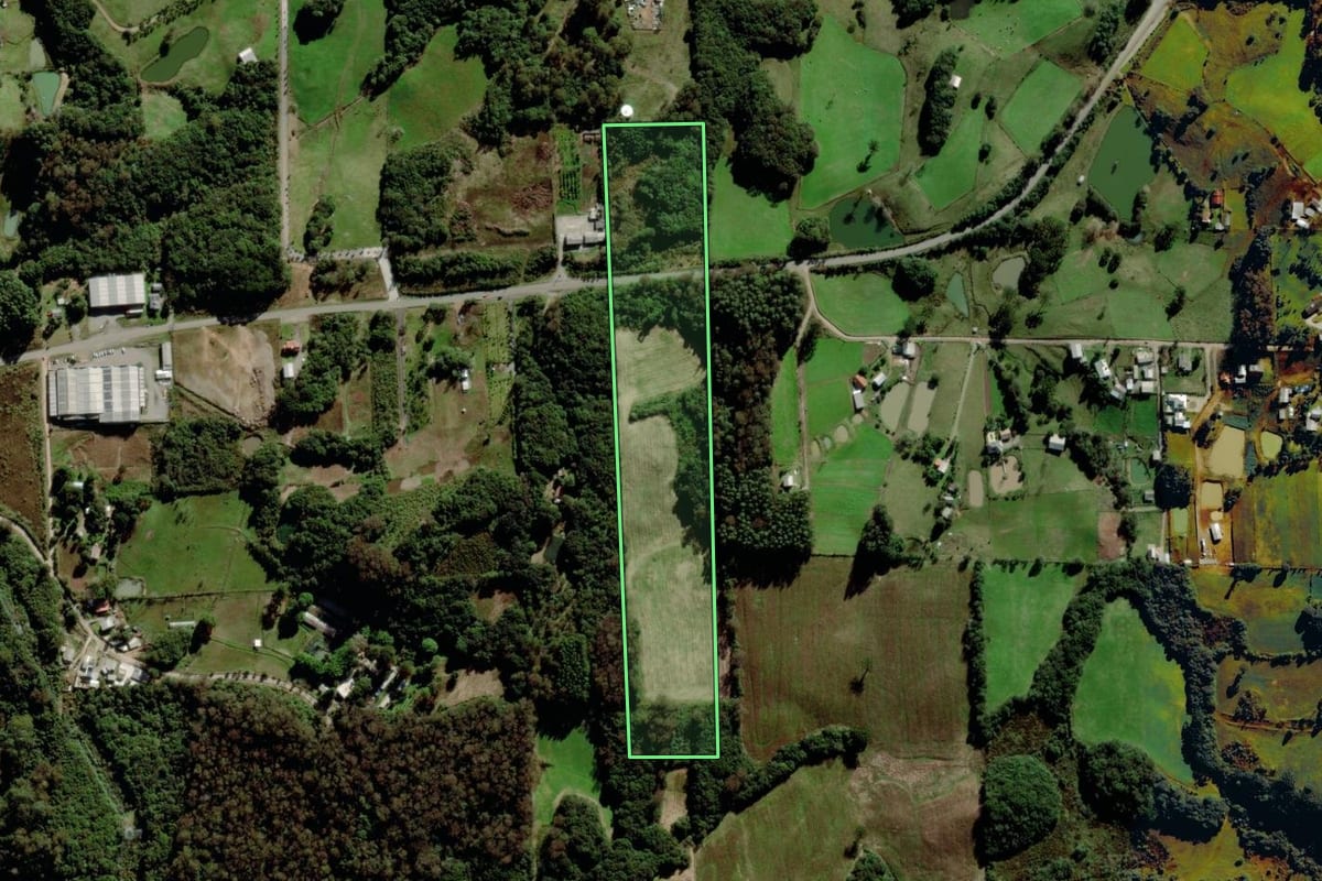 Imagem de satélite do imóvel rural em Farroupilha (RS), com o contorno declarado no CAR desenhado por cima.
