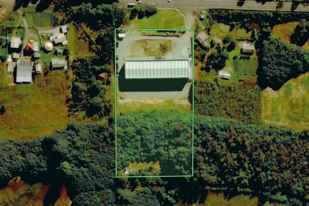 Imagem de satélite do imóvel rural em Farroupilha (RS), com o contorno declarado no CAR desenhado por cima.