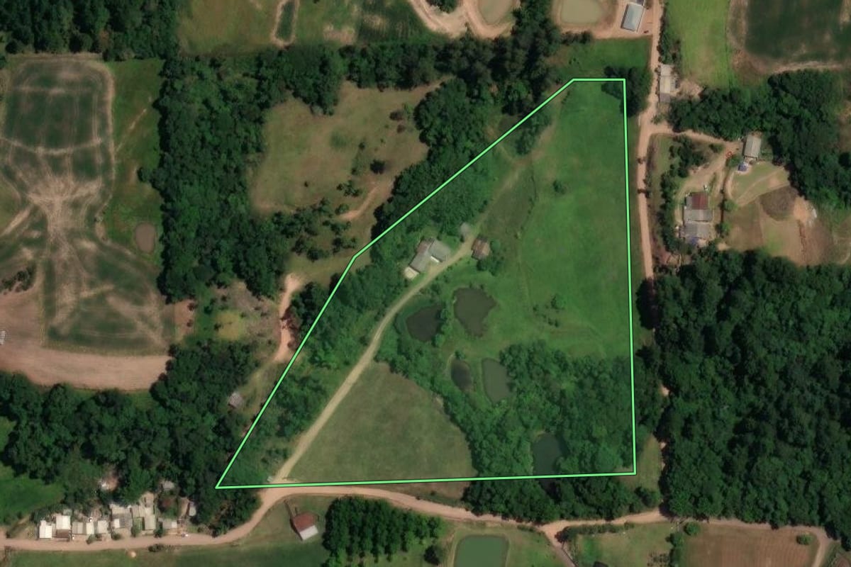 Imagem de satélite do imóvel rural em Faxinal do Soturno (RS), com o contorno declarado no CAR desenhado por cima.