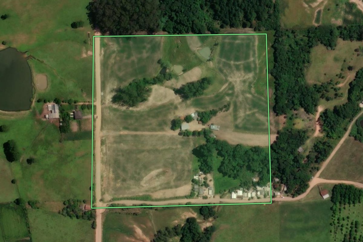 Imagem de satélite do imóvel rural em Faxinal do Soturno (RS), com o contorno declarado no CAR desenhado por cima.