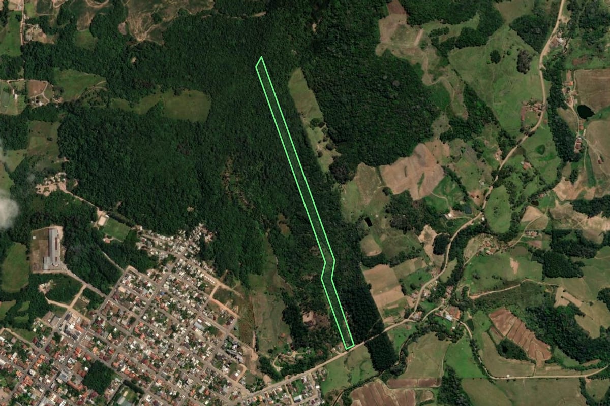 Imagem de satélite do imóvel rural em Faxinal do Soturno (RS), com o contorno declarado no CAR desenhado por cima.