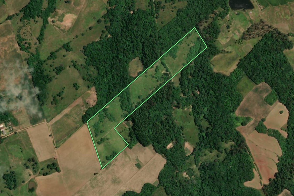 Imagem de satélite do imóvel rural em Faxinal do Soturno (RS), com o contorno declarado no CAR desenhado por cima.