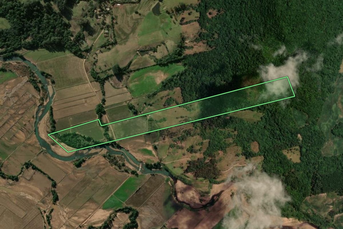 Imagem de satélite do imóvel rural em Faxinal do Soturno (RS), com o contorno declarado no CAR desenhado por cima.