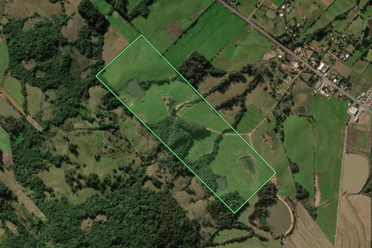 Imagem de satélite do imóvel rural em Faxinal do Soturno (RS), com o contorno declarado no CAR desenhado por cima.