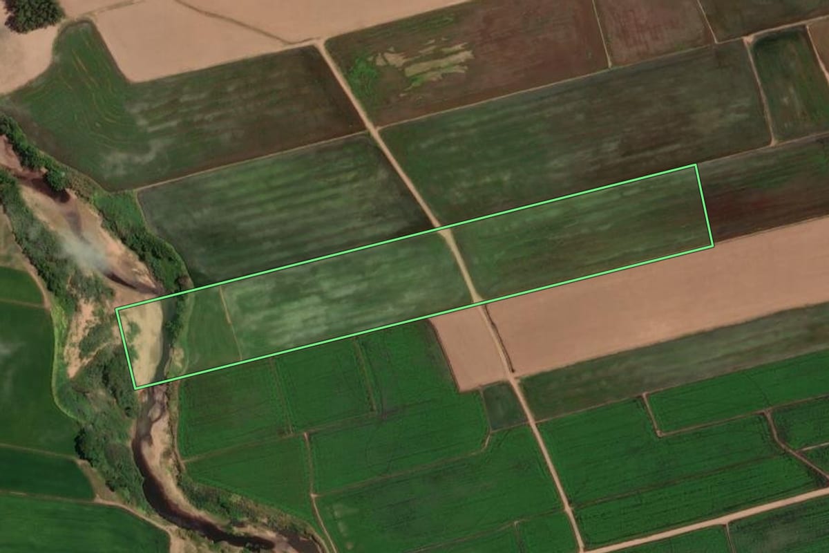 Imagem de satélite do imóvel rural em Faxinal do Soturno (RS), com o contorno declarado no CAR desenhado por cima.
