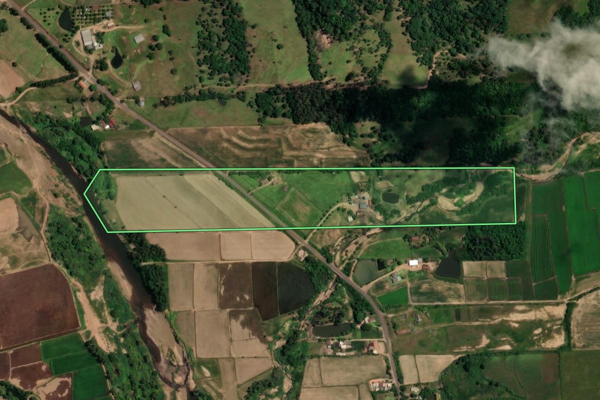 Imagem de satélite do imóvel rural em Faxinal do Soturno (RS), com o contorno declarado no CAR desenhado por cima.